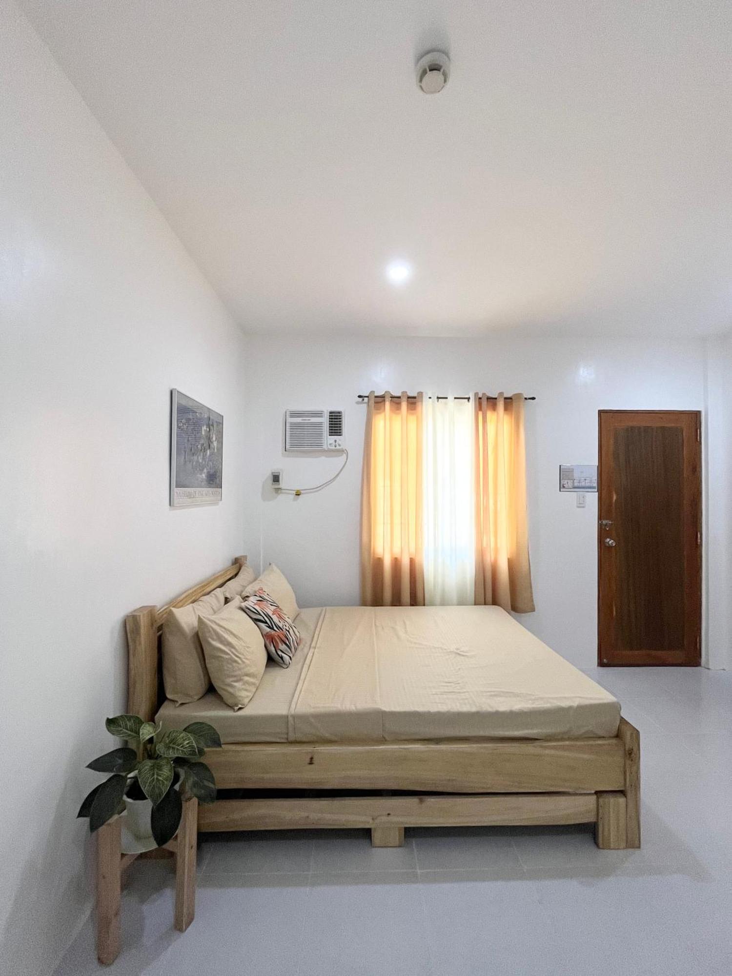 Sunnydale Apartelle -Room Accommodation Near Calatagan Beach Resorts Батангас Экстерьер фото