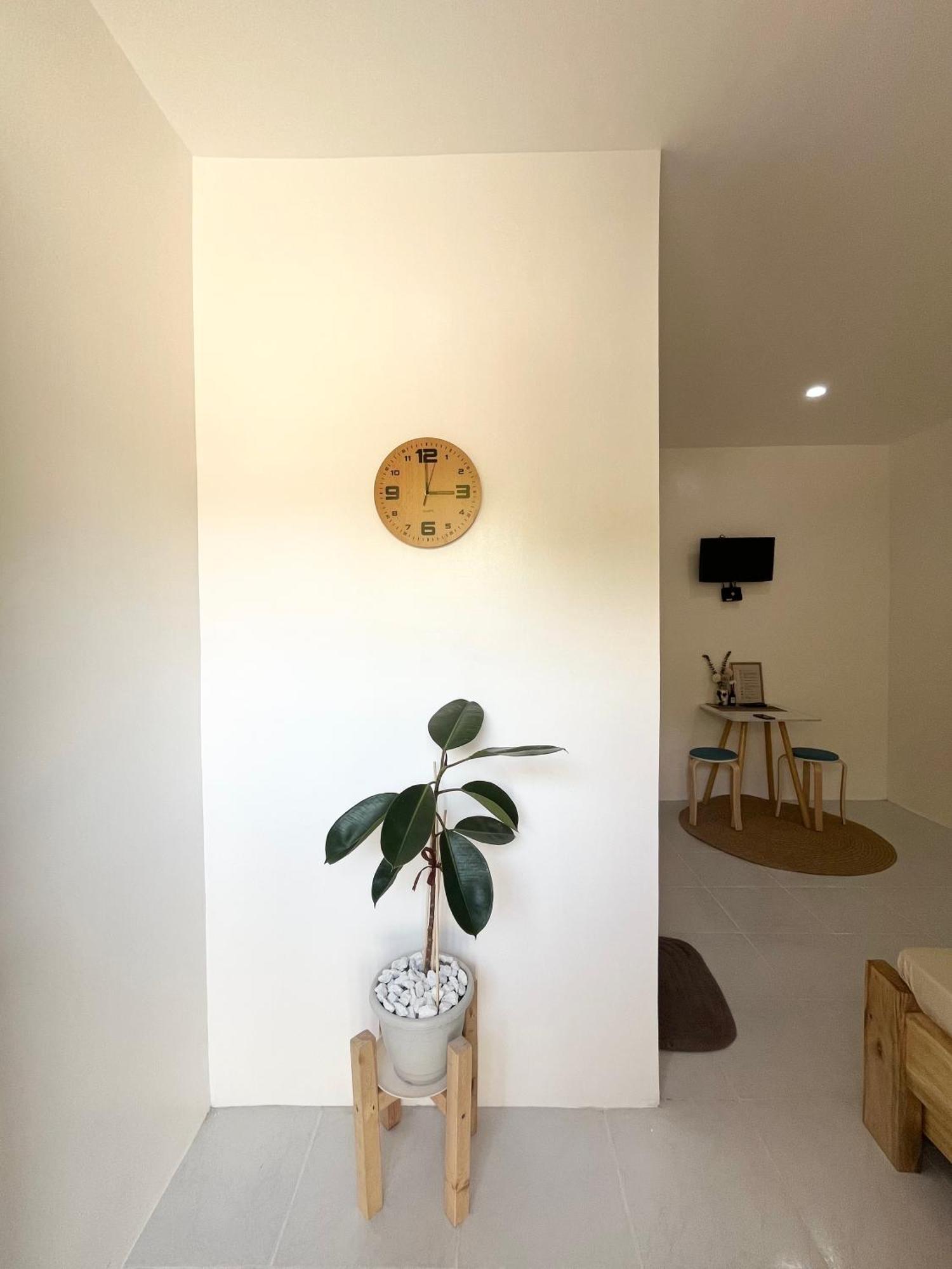 Sunnydale Apartelle -Room Accommodation Near Calatagan Beach Resorts Батангас Экстерьер фото
