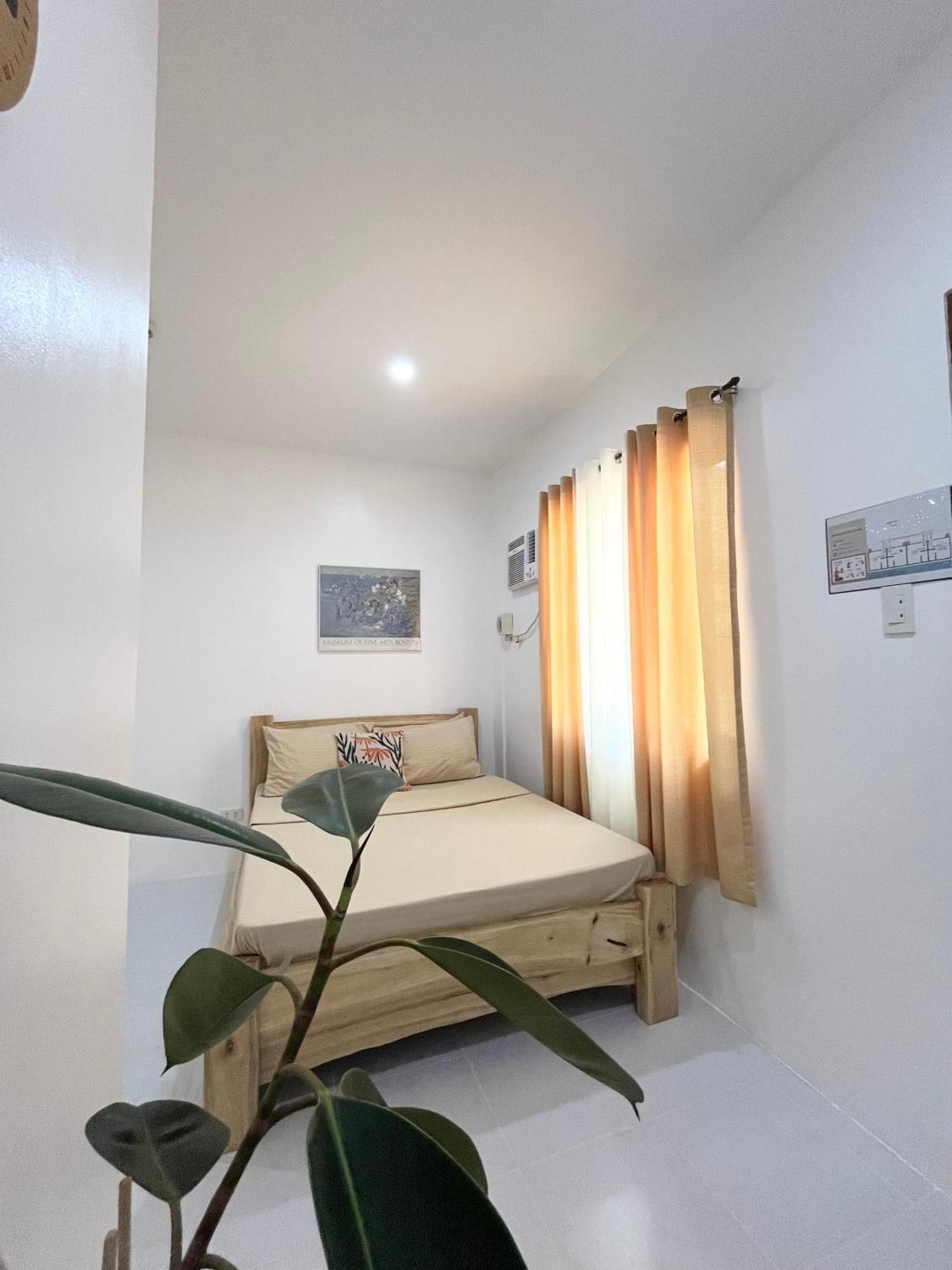 Sunnydale Apartelle -Room Accommodation Near Calatagan Beach Resorts Батангас Экстерьер фото