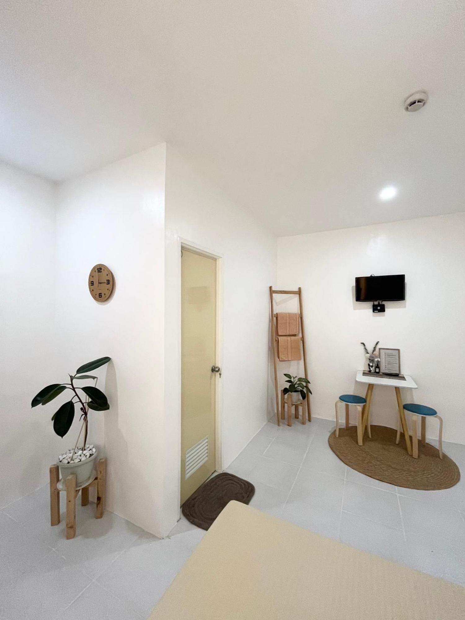 Sunnydale Apartelle -Room Accommodation Near Calatagan Beach Resorts Батангас Экстерьер фото