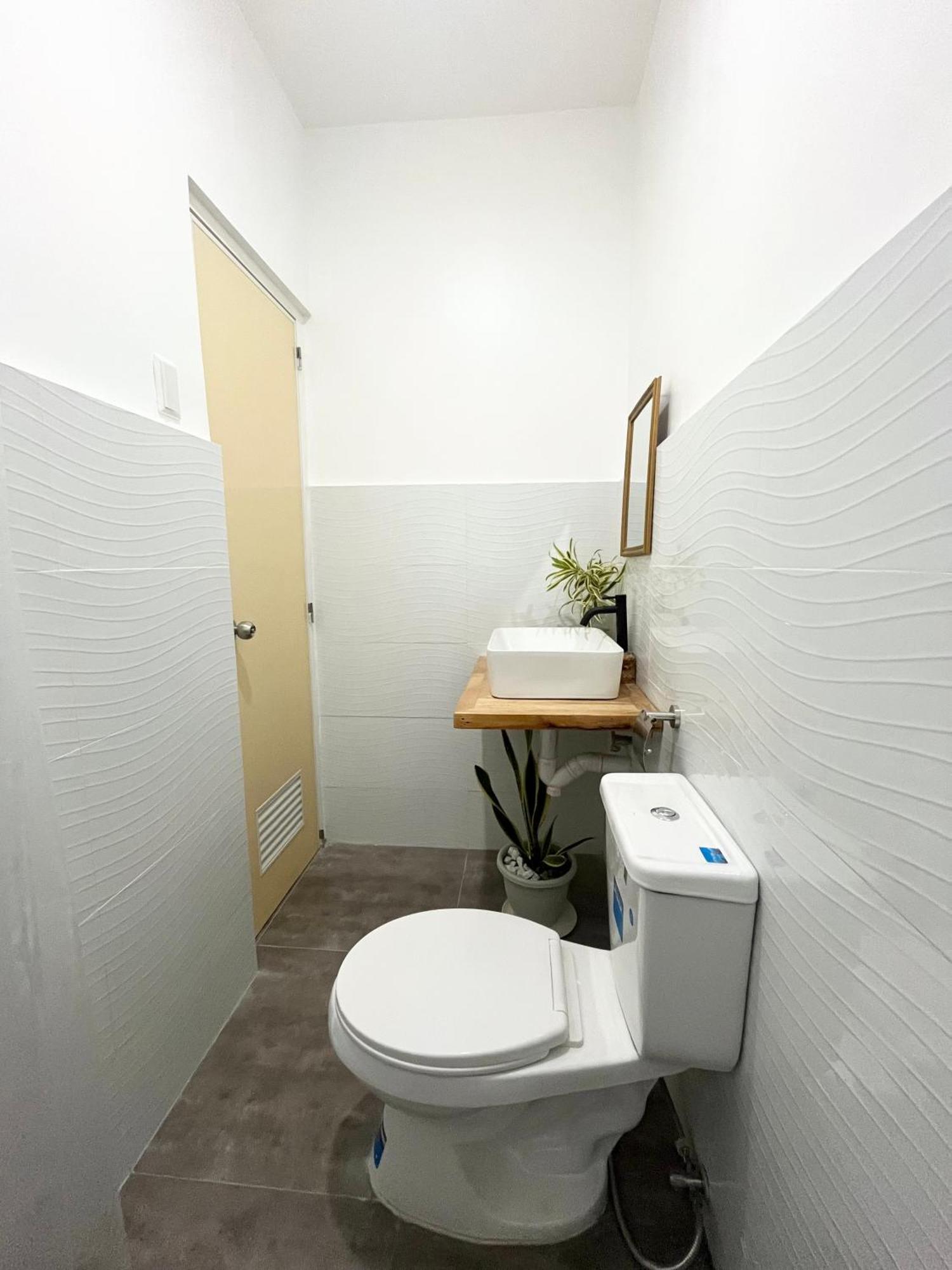 Sunnydale Apartelle -Room Accommodation Near Calatagan Beach Resorts Батангас Экстерьер фото