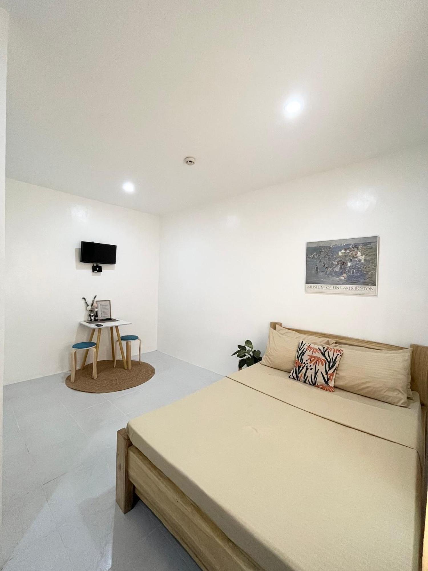 Sunnydale Apartelle -Room Accommodation Near Calatagan Beach Resorts Батангас Экстерьер фото